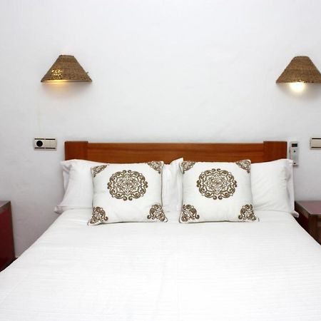 Hostal Extramuros Conil De La Frontera Esterno foto