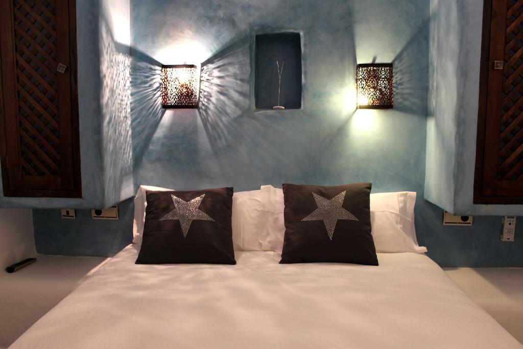 Hostal Extramuros Conil De La Frontera Esterno foto